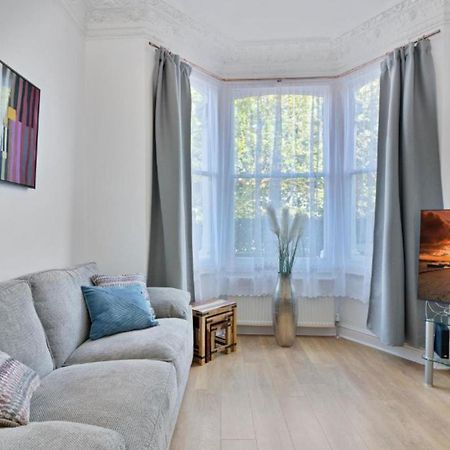 Onsitestays - Tranquil 2 Bedroom Apartment With Large Kitchen, Private Garden Near Wimbledon Station London Exterior foto