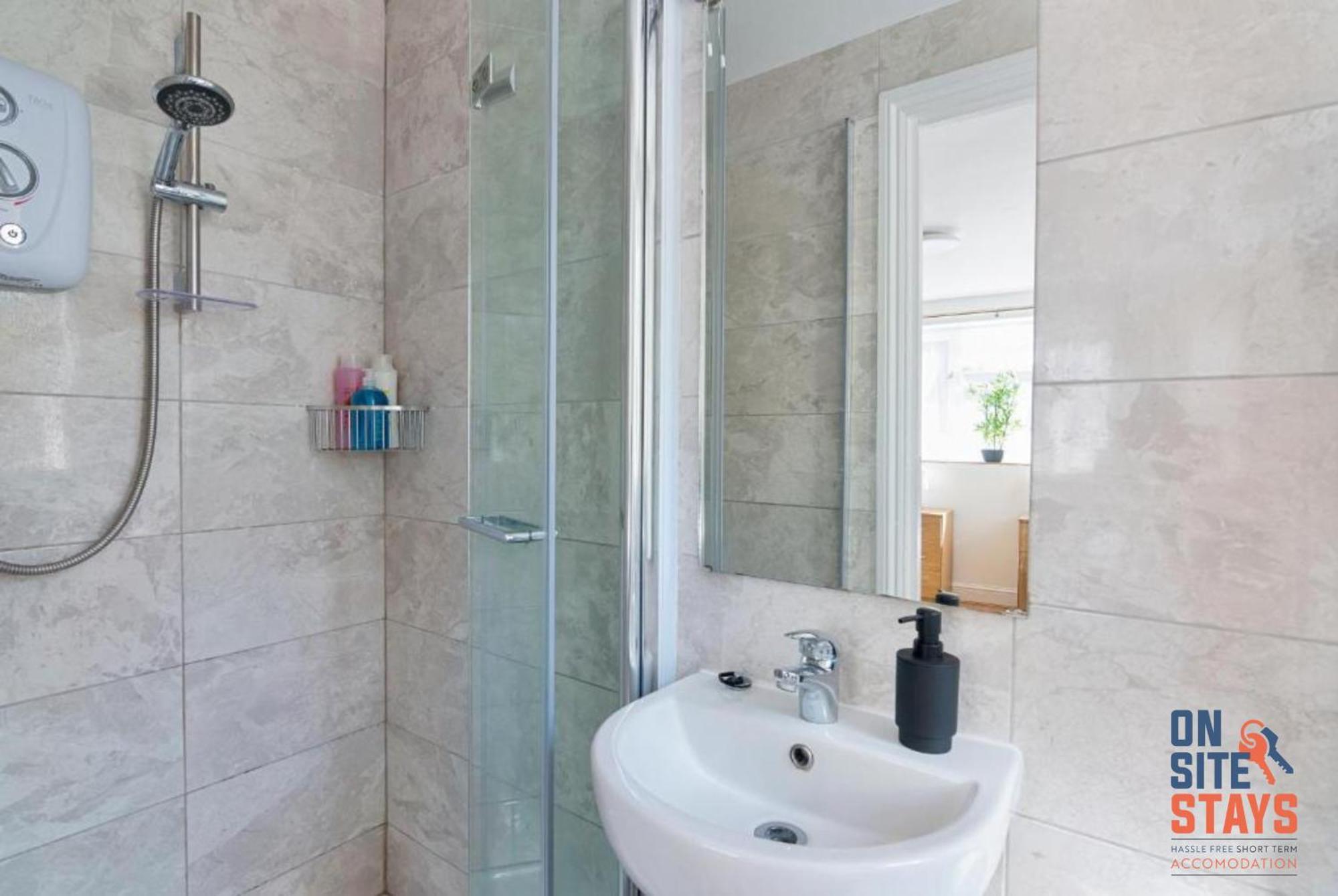 Onsitestays - Tranquil 2 Bedroom Apartment With Large Kitchen, Private Garden Near Wimbledon Station London Exterior foto
